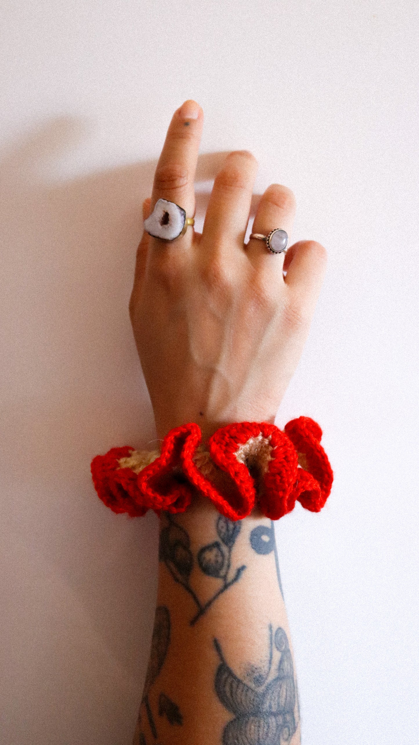 BEIGE&ORANGE CROCHET SCRUNCHIE